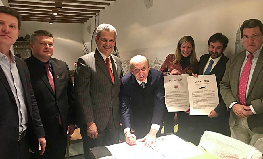 Paraná assina acordo com Programa Cidades do Pacto Global da ONU O Governo do Paraná, por meio do Paranacidade, firmou na quarta-feira (7), em Madri (Espanha), acordo com o Programa de Cidades do Pacto Global da Organização das Nações Unidas (UN Global Compact Cities Programme - Onu) para a implementação do projeto City Partnership Challenge no Estado (parceria de desafios entre cidades). - Foto: Divulgação SEDU