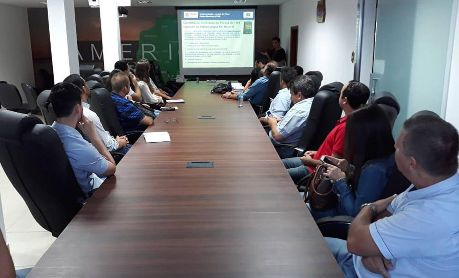 Estado orienta municípios para revisão do plano diretor