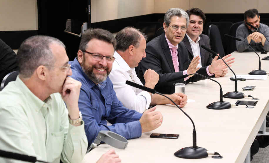 O secretário estadual do Desenvolvimento Urbano (Sedu), Silvio Barros, conduziu nesta segunda-feira (27) a reunião entre as equipes de transição e fez um balanço detalhado das atividades da pasta nos últimos sete meses.  - Curitiba, 26/11/2018  -  Foto: Rogério Machado