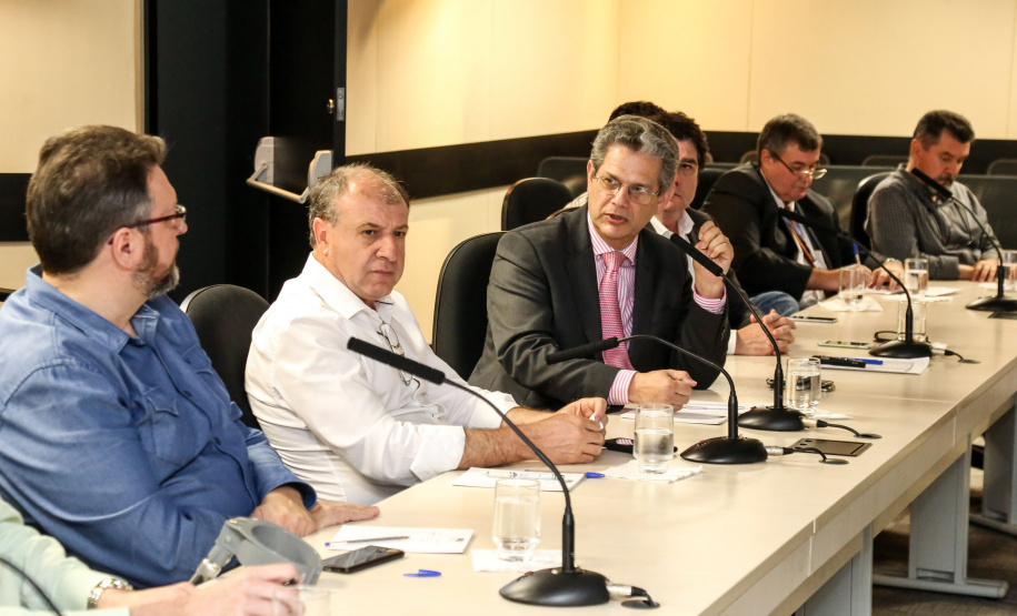 O secretário estadual do Desenvolvimento Urbano (Sedu), Silvio Barros, conduziu nesta segunda-feira (27) a reunião entre as equipes de transição e fez um balanço detalhado das atividades da pasta nos últimos sete meses.  - Curitiba, 26/11/2018  -  Foto: Rogério Machado