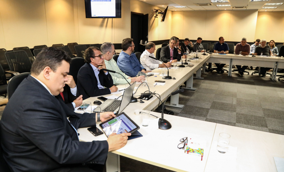 O secretário estadual do Desenvolvimento Urbano (Sedu), Silvio Barros, conduziu nesta segunda-feira (27) a reunião entre as equipes de transição e fez um balanço detalhado das atividades da pasta nos últimos sete meses.  - Curitiba, 26/11/2018  -  Foto: Rogério Machado