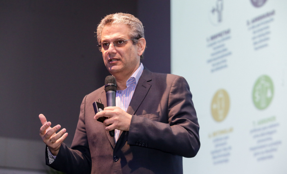 Encontro Paranaense de Gestores Municipais, em Foz do Iguaçu. O secretário estadual do Desenvolvimento Urbano, Silvio Barros, fez palestra sobre O Pacto Global da ONU e o Futuro dos Municípios.   -  Foz do Iguaçu, 07/12/2018  0  Foto: Rogério Machado / SECS