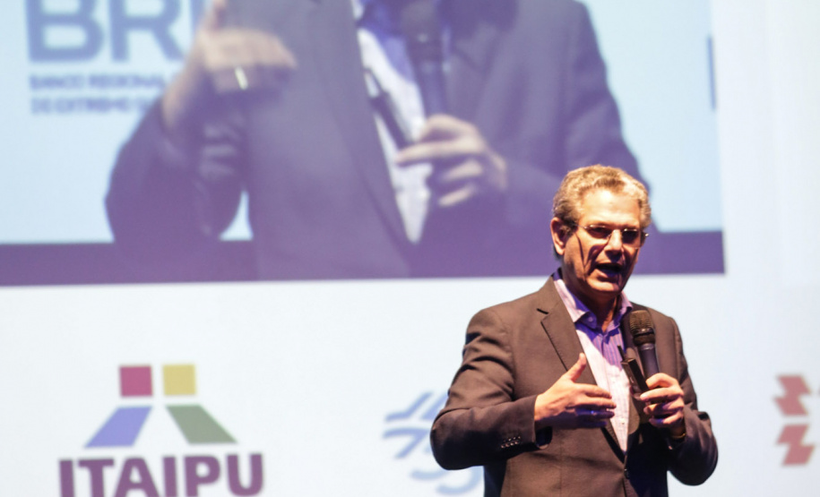Encontro Paranaense de Gestores Municipais, em Foz do Iguaçu. O secretário estadual do Desenvolvimento Urbano, Silvio Barros, fez palestra sobre O Pacto Global da ONU e o Futuro dos Municípios.   -  Foz do Iguaçu, 07/12/2018  0  Foto: Rogério Machado / SECS