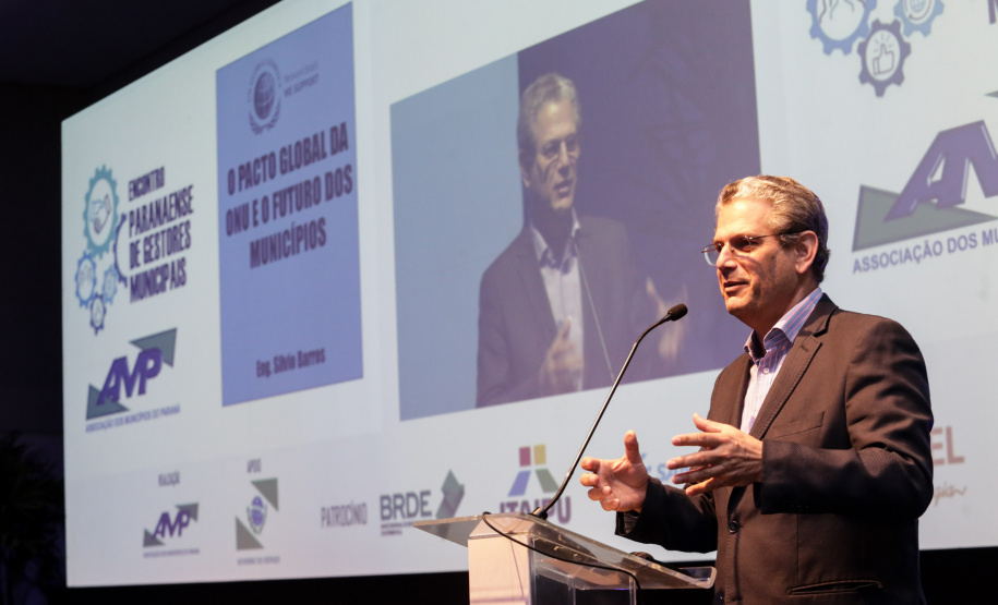 Encontro Paranaense de Gestores Municipais, em Foz do Iguaçu. O secretário estadual do Desenvolvimento Urbano, Silvio Barros, fez palestra sobre O Pacto Global da ONU e o Futuro dos Municípios.   -  Foz do Iguaçu, 07/12/2018  0  Foto: Rogério Machado / SECS