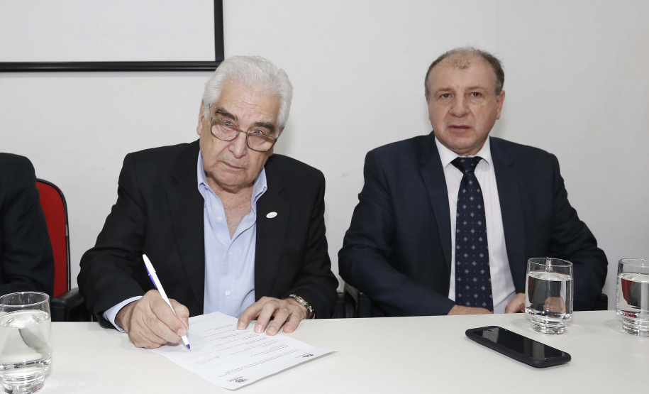 Posse do Conselho de Administração do Serviço Social Autônomo Paranacidade. Tomaram posse os secretários João Carlos Ortega, secretário do Desenvolvimento Urbano; René de Oliveira Garcia Júnior, secretário da Fazenda e Valdemar Bernardo Jorge, secretário do Planejamento.  ? Curitiba, 02/01/2019  -  Foto: Arnaldo Alves/ANPr