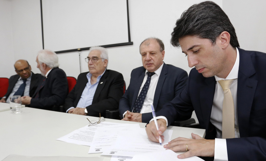 Posse do Conselho de Administração do Serviço Social Autônomo Paranacidade. Tomaram posse os secretários João Carlos Ortega, secretário do Desenvolvimento Urbano; René de Oliveira Garcia Júnior, secretário da Fazenda e Valdemar Bernardo Jorge, secretário do Planejamento.  ? Curitiba, 02/01/2019  -  Foto: Arnaldo Alves/ANPr