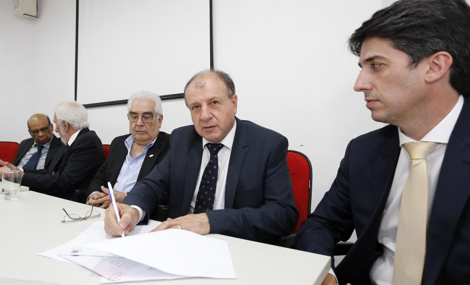 Posse do Conselho de Administração do Serviço Social Autônomo Paranacidade. Tomaram posse os secretários João Carlos Ortega, secretário do Desenvolvimento Urbano; René de Oliveira Garcia Júnior, secretário da Fazenda e Valdemar Bernardo Jorge, secretário do Planejamento.  ? Curitiba, 02/01/2019  -  Foto: Arnaldo Alves/ANPr