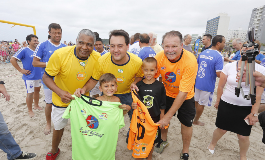 O governador Carlos Massa Ratinho Junior esteve neste sábado (12) em Matinhos, no Litoral do Estado