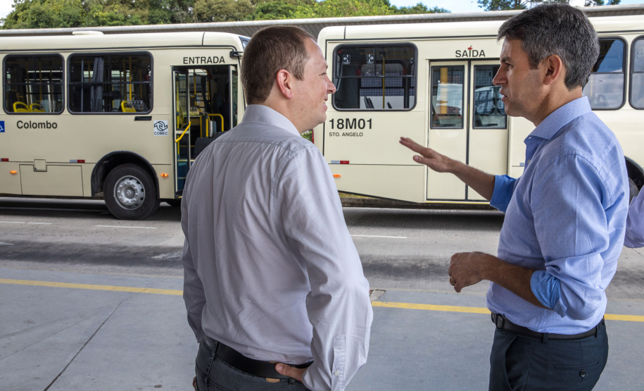 O Presidente da Comec, Gilson Santos, durante entrega de novos ônibus Multimodal para Colombo. Colombo, 13/03/2019.
Foto: Maurilio Cheli