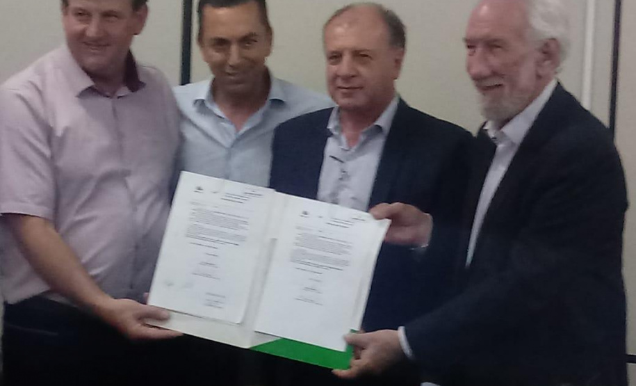 Piana e Ortega visitam ExpoViviva e entregam licitações beneficiando a população de  municípios do Sudoeste