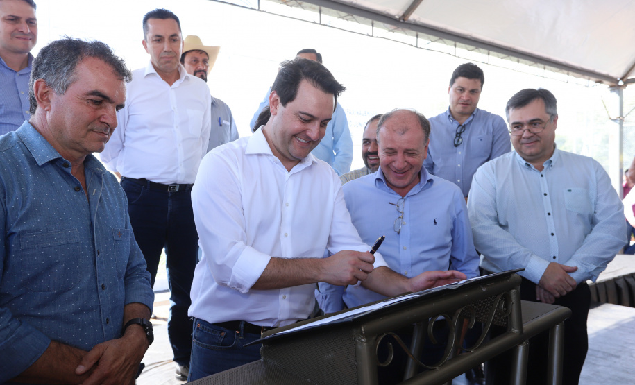 Governador inaugura Meu Campinho e autoriza novas obras em Faxinal