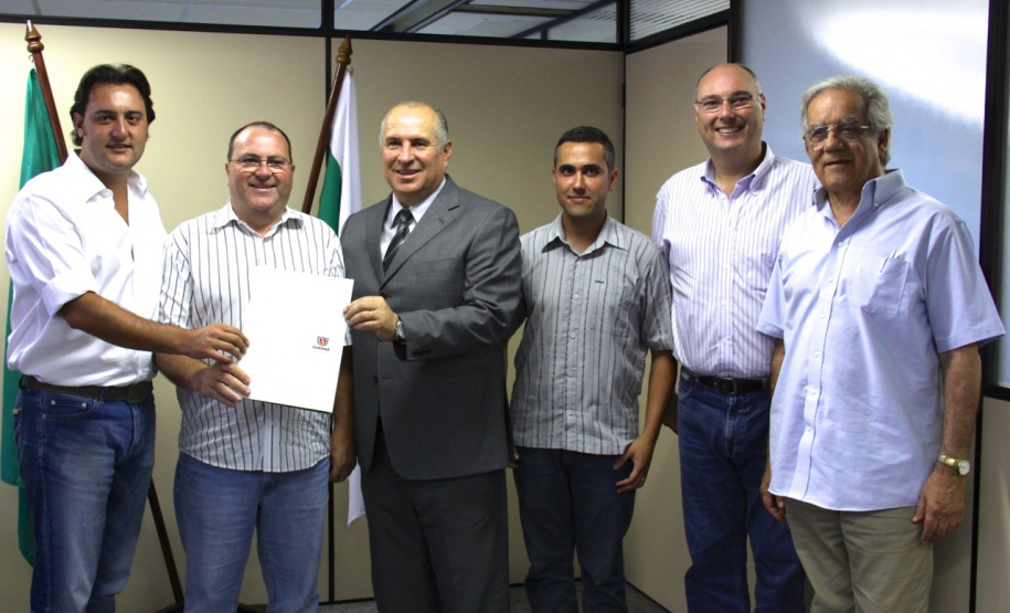 Faltam 40 km de asfalto para Quatro Barras transformar suas ruas em um único tapete preto