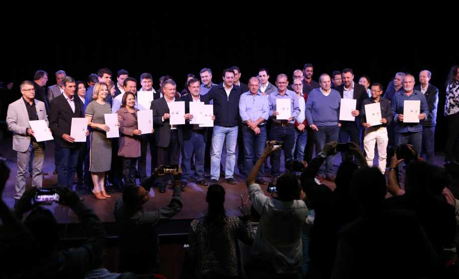 Governador confirma investimentos de R$ 8 milhões em 12 municípios no Noroeste do PR