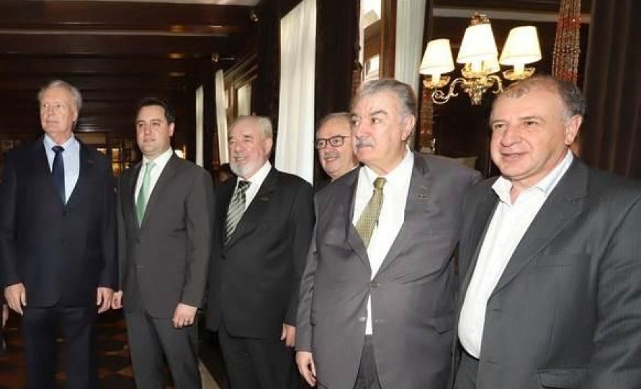 Governador anuncia projeto para ampliação de rotas aéreas