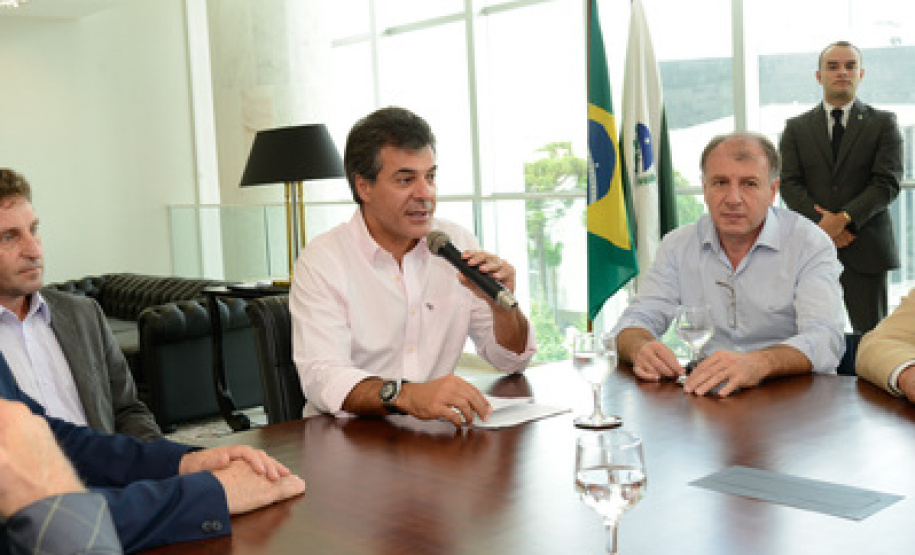 Richa autoriza licitação de R$ 5,5 milhões para pavimentar vias urbanas em Piraquara