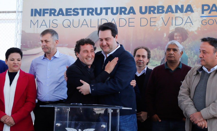 Governador entrega Sistema de Esgoto e autoriza asfalto em Piraquara