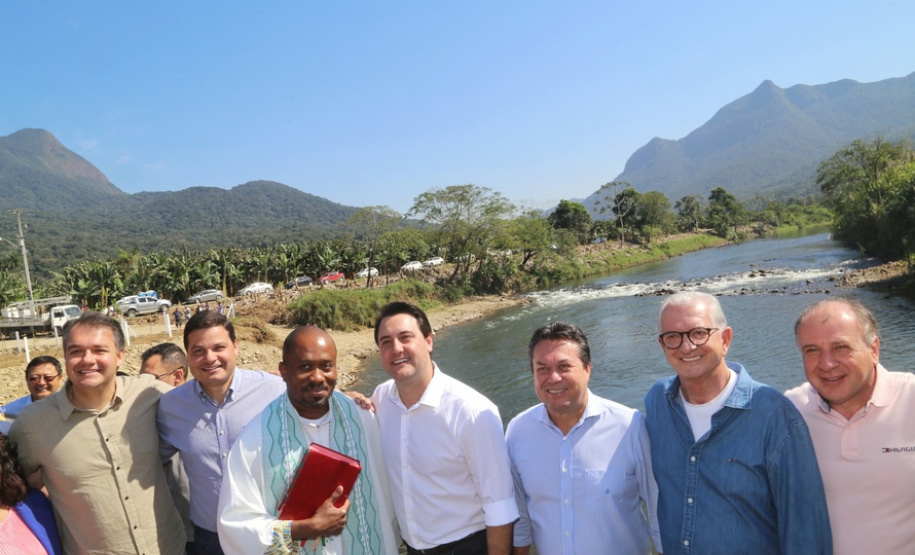 Nova ponte melhora transporte para produtores de banana