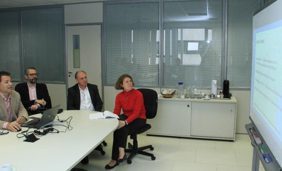 Missão do BID em reunião com técnicos do Governo do Estado