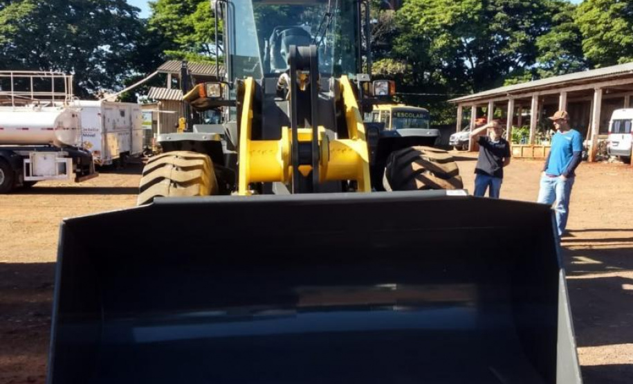 Trezentas Prefeituras recebem equipamentos Rodoviários e Veículos em benefício à população do Paraná