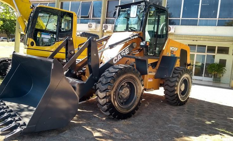 Trezentas Prefeituras recebem equipamentos Rodoviários e Veículos em benefício à população do Paraná