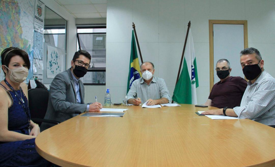 Assinados contratos para PDUIs das Regiões Metropolitanas de Londrina e Maringá