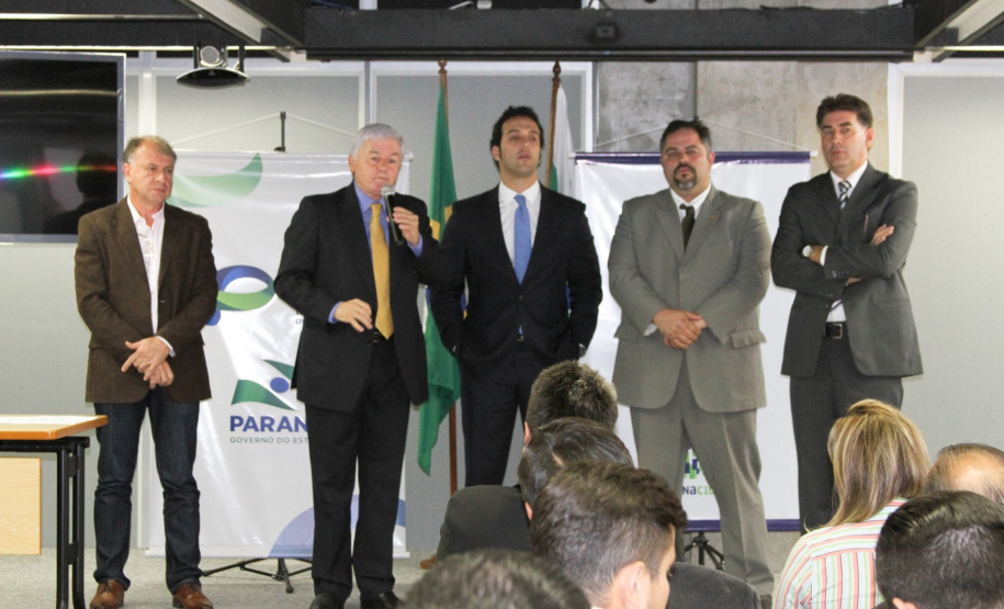 Prefeitos firmam convênios de R$ 4 milhões com a SEDU pelo PAM