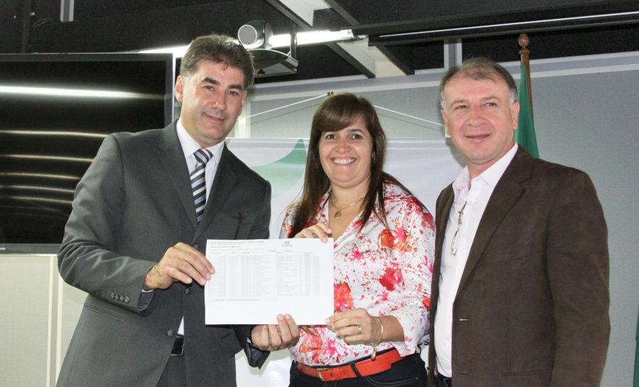 Prefeitos firmam convênios de R$ 4 milhões com a SEDU pelo PAM