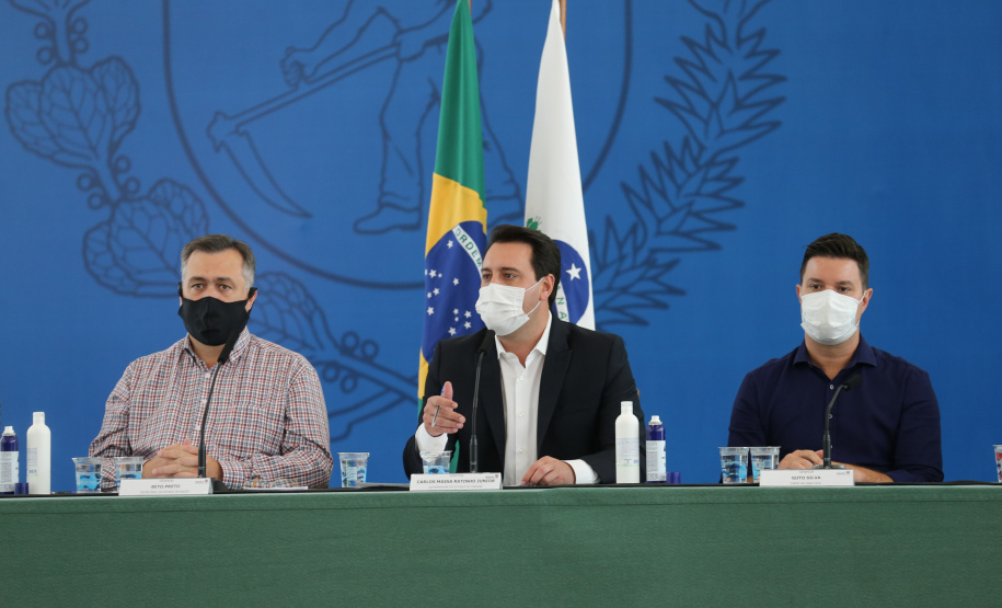 Governo decreta fechamento de atividades não essenciais para conter a COVID-19