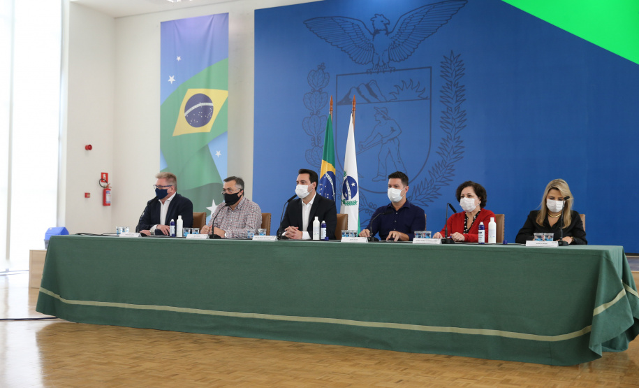 Governo decreta fechamento de atividades não essenciais para conter a COVID-19