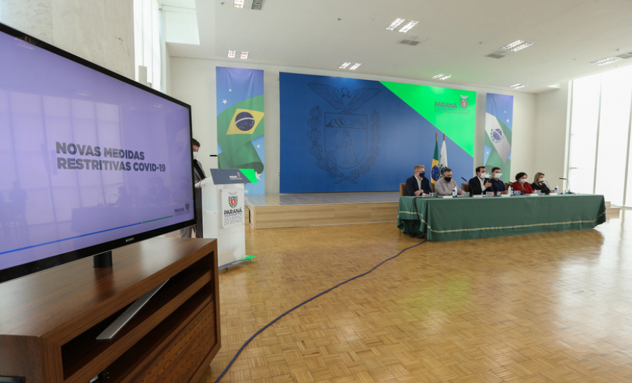 Governo decreta fechamento de atividades não essenciais para conter a COVID-19