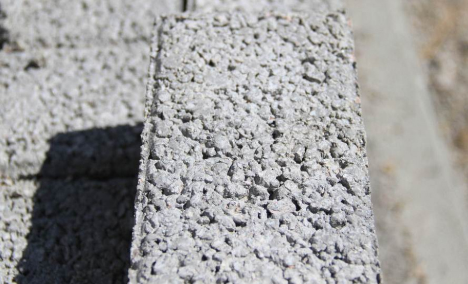 Paranacidade apresenta uso alternativo de pavimentação. O Superintendente executivo do Paranacidade, Álvaro Cabrini, durante vistoria a obras de revitalização de calçadas em Piraquara, na Região Metropolitana de Curitiba. Piraquara, 02/04/2019  -  Foto: Divulgação Sedu/Paranacidade