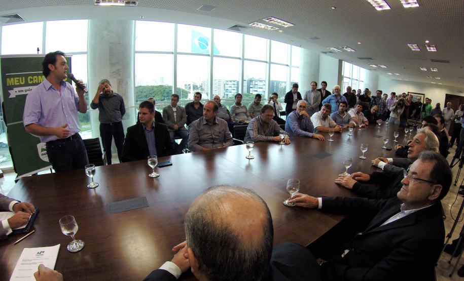 Programa “Meu Campinho” busca atrair crianças e adolescentes a novas oportunidades de vida