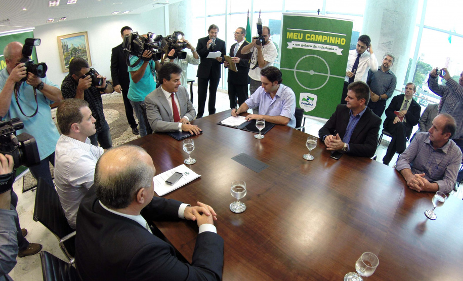 Programa “Meu Campinho” busca atrair crianças e adolescentes a novas oportunidades de vida