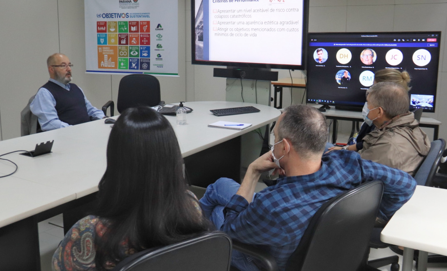 Critérios de performances de infraestrutura em obras foram temas de palestra aos engenheiros civis do Paranacidade