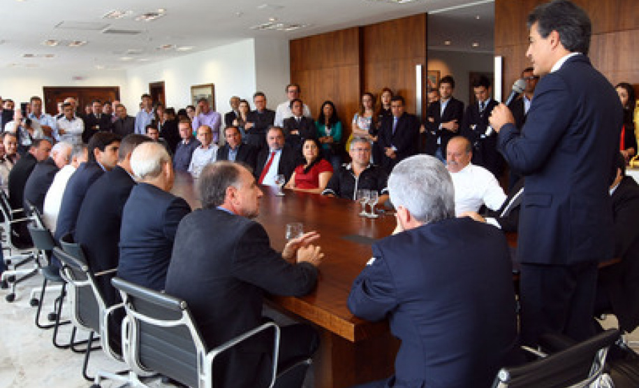 Richa e Ortega liberam recursos para asfaltar ruas de 13 municípios