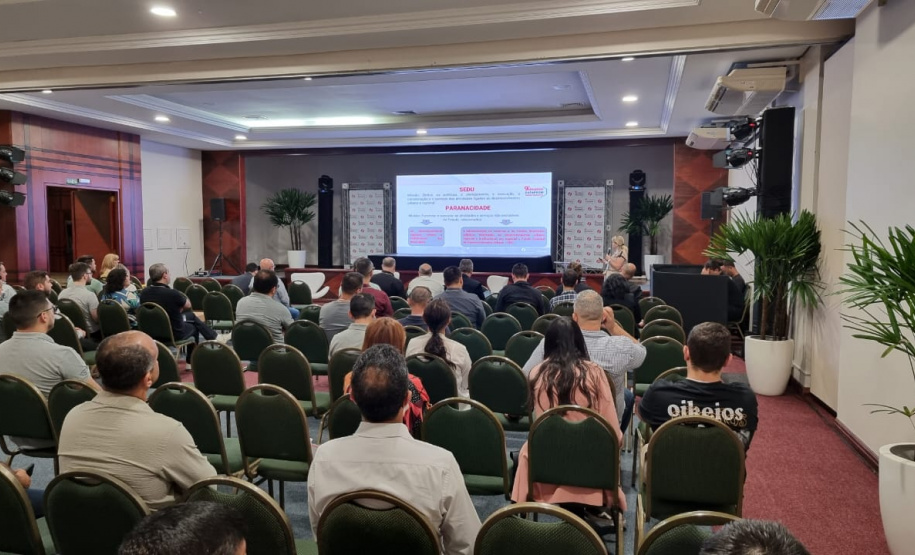 Superintendente executiva do Paranacidade destaca ferramentas e Projetos que melhoram a gestão pública, no 9º Seminário do DATAPROM