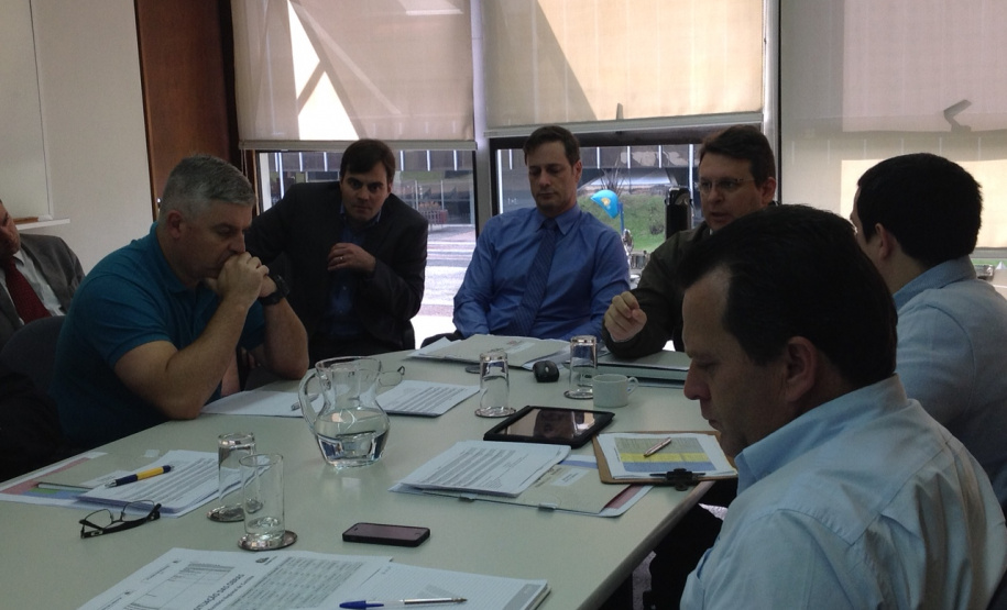 Ortega aponta desafios e pede maior empenho e dedicação em reunião com representantes de Escritórios Regionais da SEDU/Paranacidade