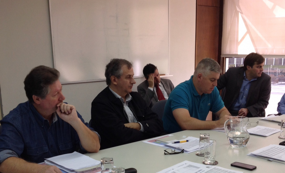 Ortega aponta desafios e pede maior empenho e dedicação em reunião com representantes de Escritórios Regionais da SEDU/Paranacidade