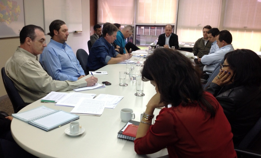 Ortega aponta desafios e pede maior empenho e dedicação em reunião com representantes de Escritórios Regionais da SEDU/Paranacidade