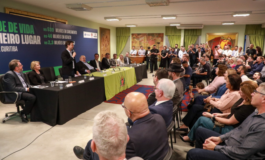 Estado anuncia R$ 41,1 milhões para pavimentação e construção de Praça em Curitiba