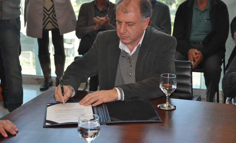 Governo autoriza R$ 2,5 milhões em benefícios a população de três municípios no Litoral e RMC