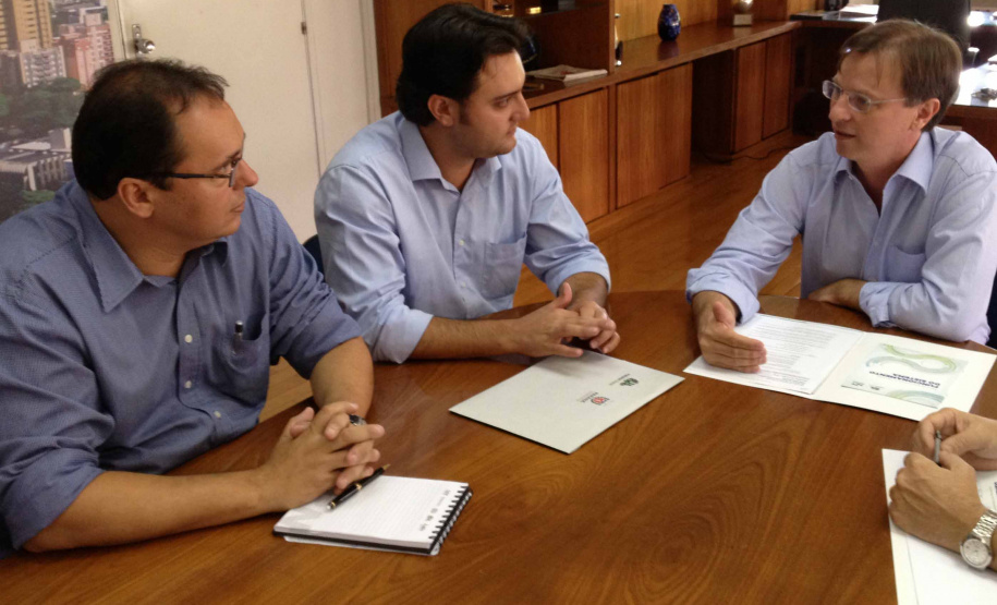 O secretário do Desenvolvimento Urbano (SEDU), Ratinho Junior, visitou na manhã desta quarta-feira, 27, em Londrina o prefeito Alexandre Kireeff.