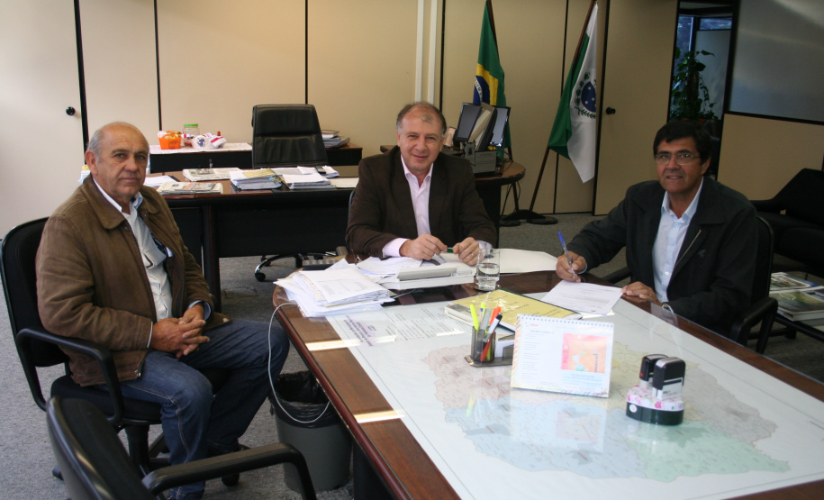 Governo do Paraná autoriza, pela SEDU, mais de R$ 18 milhões em benefícios a 18 municípios