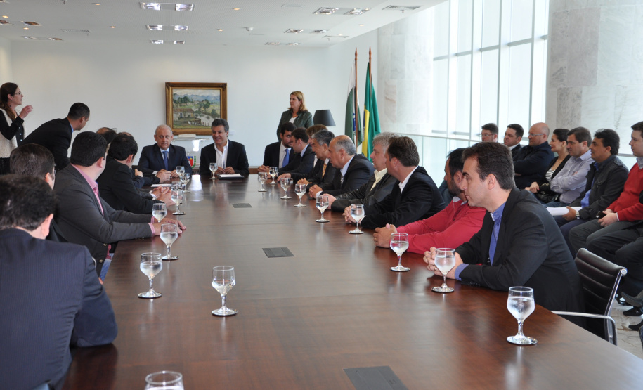 Governo do Paraná autoriza, pela SEDU, mais de R$ 18 milhões em benefícios a 18 municípios