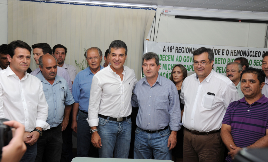 Em Apucarana, Richa entrega obras e repassa verba para a compra de veículos