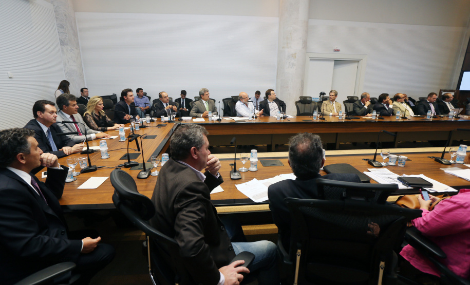 Paraná apresenta lista de projetos e obras para ministro das Cidades