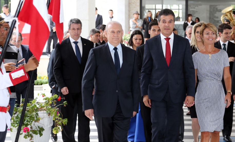 Beto Richa participa da posse dos deputados eleitos