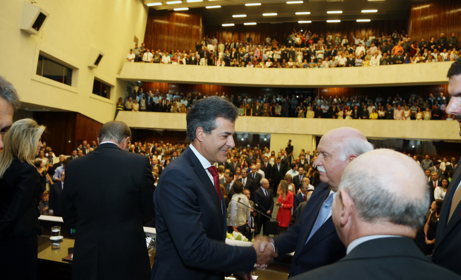 Beto Richa participa da posse dos deputados eleitos