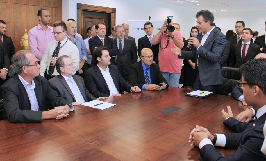 Richa libera financiamento e autoriza obras para 28 municípios paranaenses