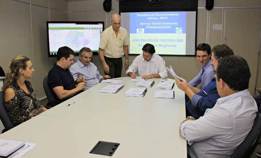 Assinatura de Contrato de Gestão exige excelência dos serviços, obras e produtos na SEDU/Paranacidade